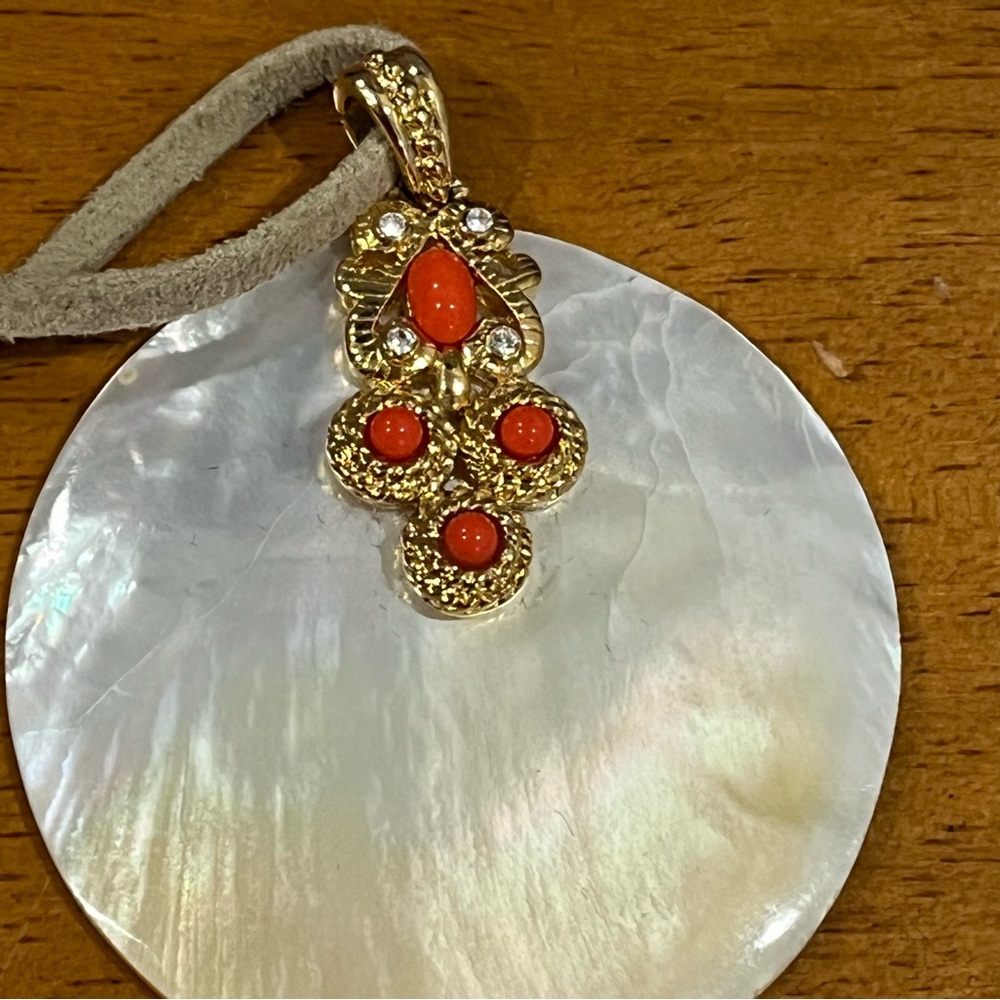 Shell Necklace - Picture 5 of 6